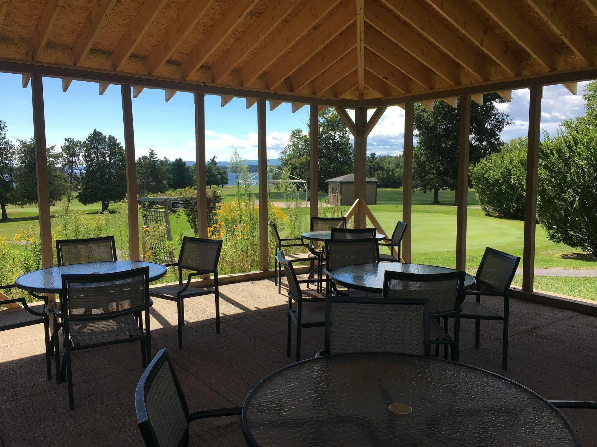 Bluff Point Golf Resort プラッツバーグ エクステリア 写真